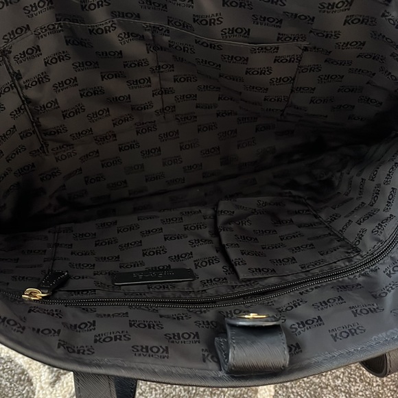 Michael Kors Stripped Jet Set Tote Bag